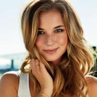 Emily VanCamp