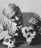 Louis Leakey profile photo