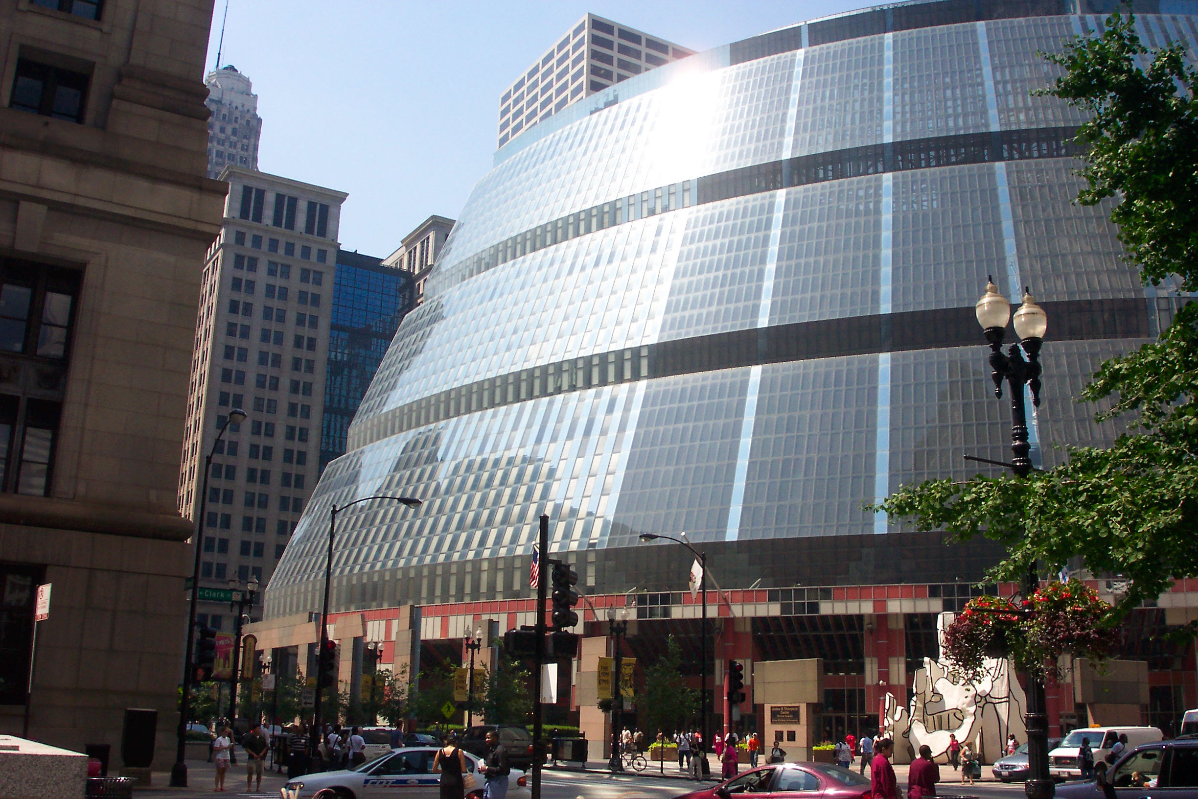 He in the centre of chicago. Зона большого Сити. Чикагская. Большие здания или места Америке. Арт здание гугл.