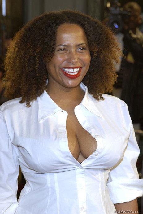 By info that we know Lisa Nicole Carson was born at 1969-07-12. 