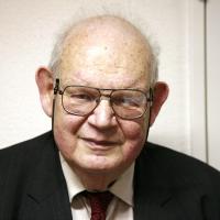 Benoit Mandelbrot profile photo