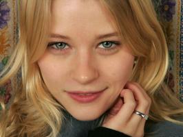 Emilie de Ravin profile photo